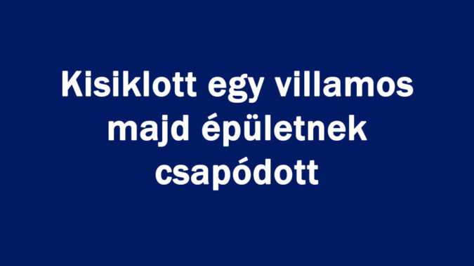 Kisiklott egy villamos majd épületnek csapódott
